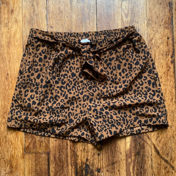 sienna sky light leopard print toe front shorts - Picture 1 of 5
